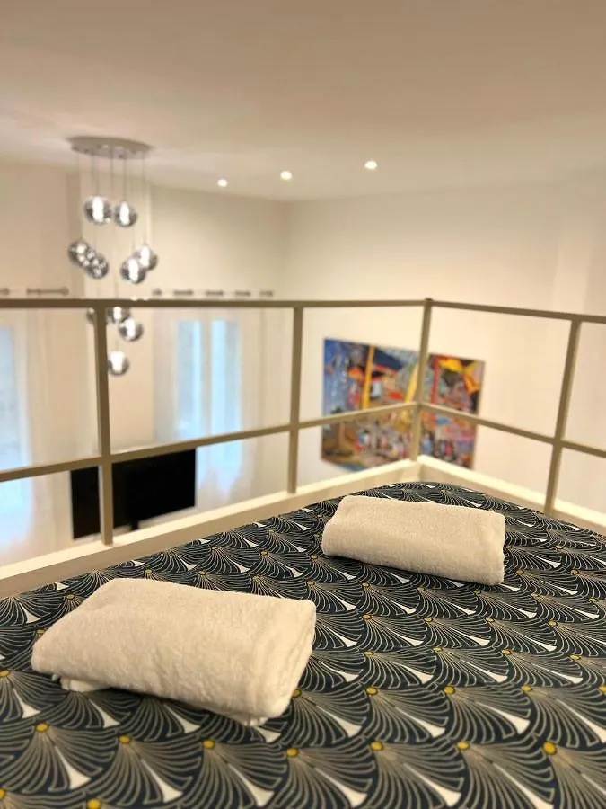 Apartment Charme & Elegance - Les Champs-Elysees Paris France